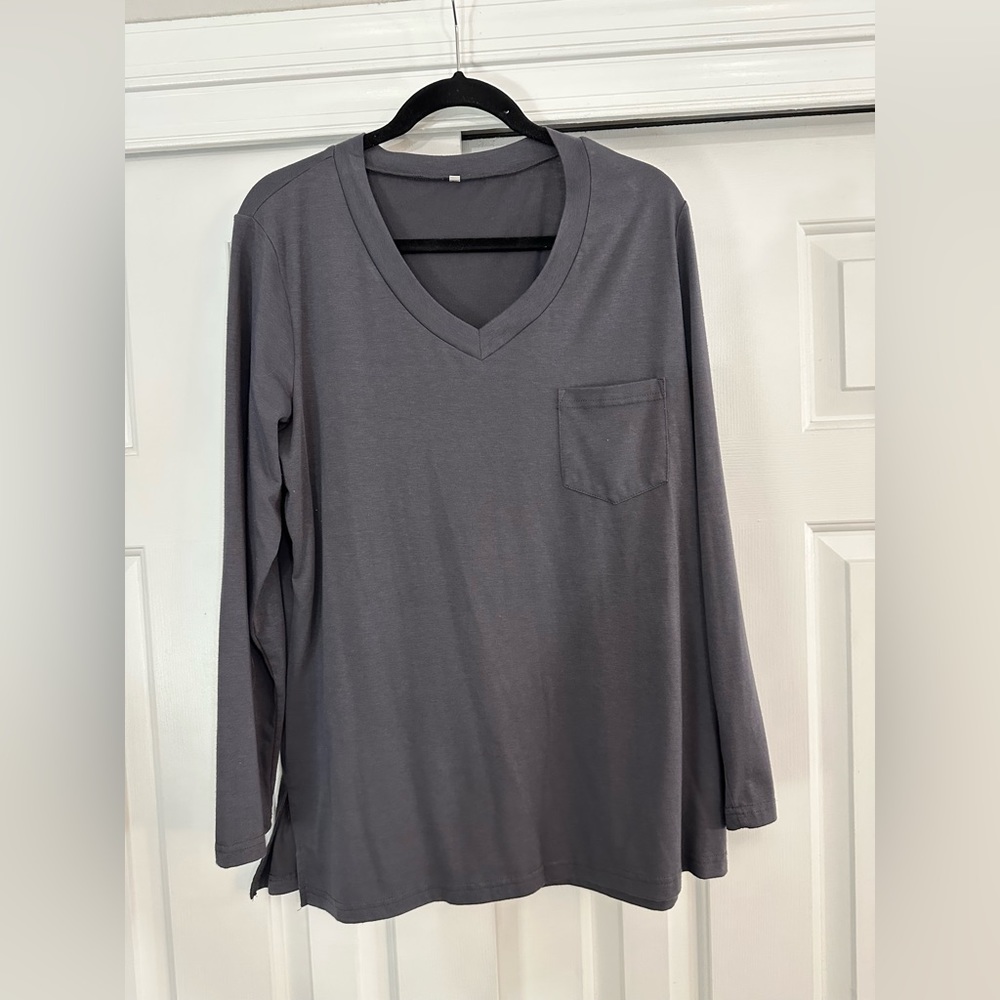 Basic grey long sleeve pocket tee